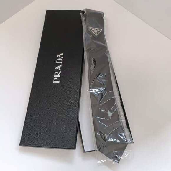 Authentic Prada Black silk Men's Tie - Picture 2 of 5